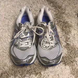 Gently used women’s sneakers